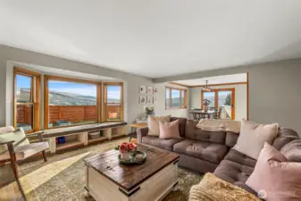 Such a graceful, flowing floorplan!