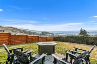 The Columbia River, sunrises and city are right there!