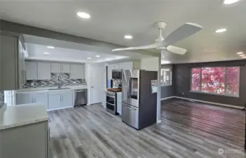 Beautiful kitchen with newer cabinets and appliances