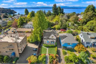 Minutes to Puget Sound, Golden Gardens, restaurants & amentities