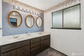 Main Bedroom Ensuite Bath