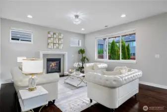 Living room w/ gas fireplace and ample space for entertaining