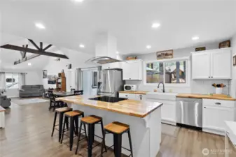 updated eat in kitchen