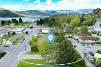 Property is positioned just one block from Don Morse Park and beautiful Lake Chelan.