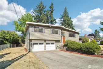 Room for RV on left side of house