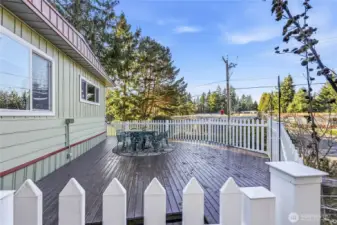 Deck was recently stained - ready for Summertime!