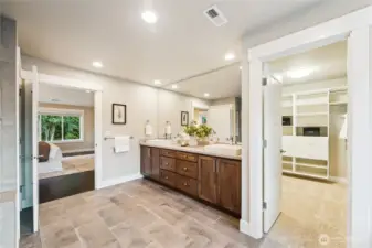 Slight view of the walk in closet