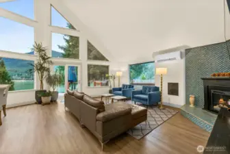 Breathtaking views of Alder Lake's iconic turquoise green waters right from your window. Sit for hours watching the calm waters to the summer boaters, fisherman bringing in their catch, kayakers and paddle boarders circling the lake, or even the wildlife treking around the yard (deer, eagles, hummingbirds and more!)