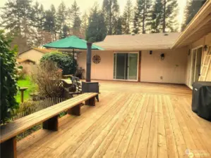 This deck was made for entertaining