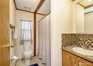 Large, shared full guest bathroom!