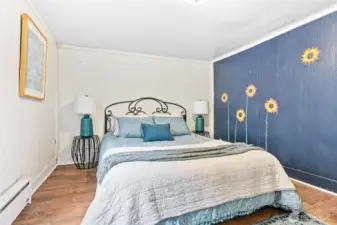 Middle bedroom