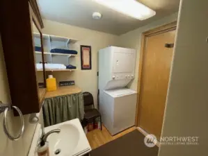 washer/dryer/hotwater bathhouse