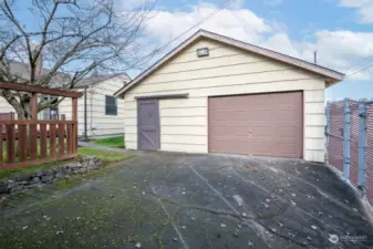 This large garage has a fantastic workshop. The total footprint is 576 square feet!