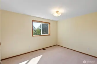 Fifth bedroom