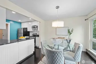 Dining room plenty big for a round or rectangle table