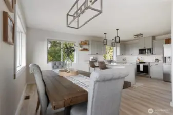 Open eating area to kitchen
