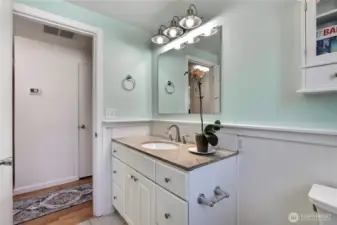 Full bath view 2.