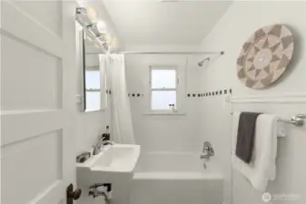 Full sized bath attached to primary