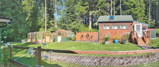 Cabin during summertime. (picture courtesy of the seller)