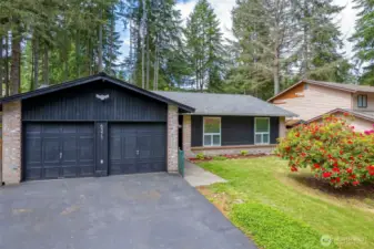 RV/boat parking on the side of the house. Drive way can accommodate 3 cars across.