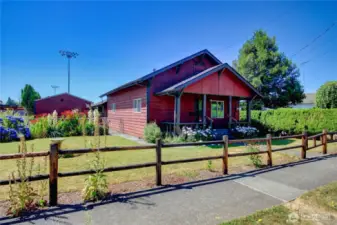 Craftsman curb appeal + covered front porch
