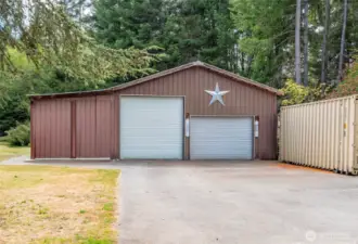 6+ car garage/shop with room for your RV.