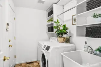 Laundry/mud room off of the garage