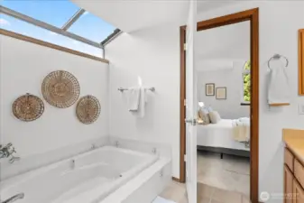 Soaking tub in primary en suite