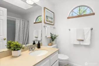 Full bath on upper