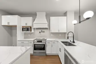 Photographs are for illustrative purposes only. Features, finishes, interior/exterior colors, landscaping and floorplan shown may vary from actual homes built.