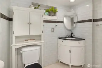 3/4 bath on the lower.