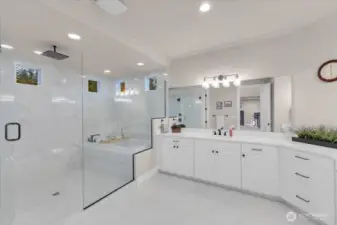 Primary Ensuite with Spa Bath/Shower