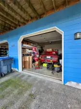 Second bay of the garage.