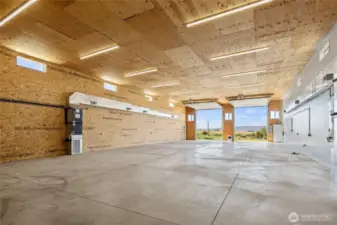 5,200SQFT of shop space