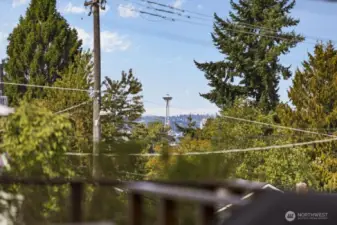 Peek-a-boo Space Needle views.
