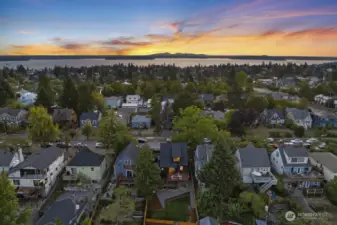 Within just a few minutes of Lincoln Park, ferry to Vashon, the Junction, Alki Beach, and more.