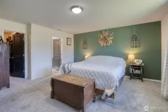 Primary bedroom, cont