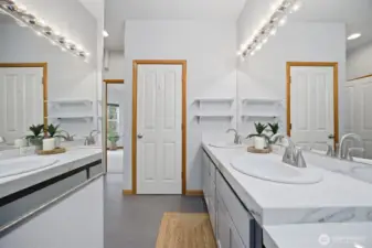 Looking toward the primary bedroom and the toilet room (door is closed).