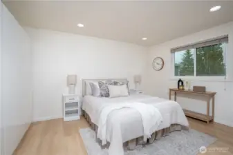 Bright, cozy, neutral tones, modern decor, minimalistic, natural light.