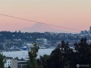 Sunset over Lake Union from your PRIVATE balcony