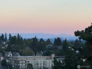 Panoramic views capture Bellevue and Cascade Mountains