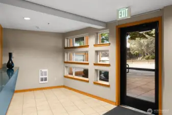 The building itself is a standout: well-managed, pet-friendly, and with no rental cap, offering both peace of mind and investment flexibility.