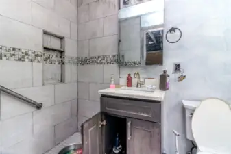 Primary bath off primary bedroom on main