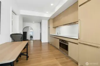 Chic Kitchen and Dining Space