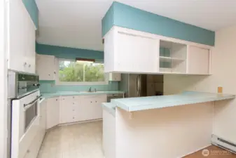 Breakfast bar with due-sided cabinets.
