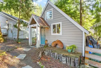 Art Studio with heat and electricity