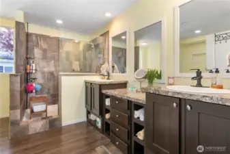 Ensuite with large walkin shower