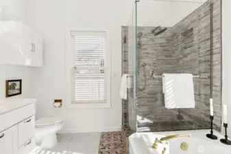 High-end bath - its your own spa!