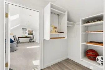 and thru this closet - the SECRET ROOM