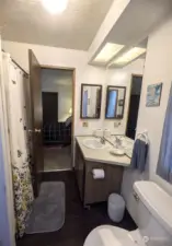 Main bathroom with shower